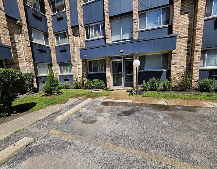 More Photos Of 8613 W Foster Ave, Chicago Apartments For Sale