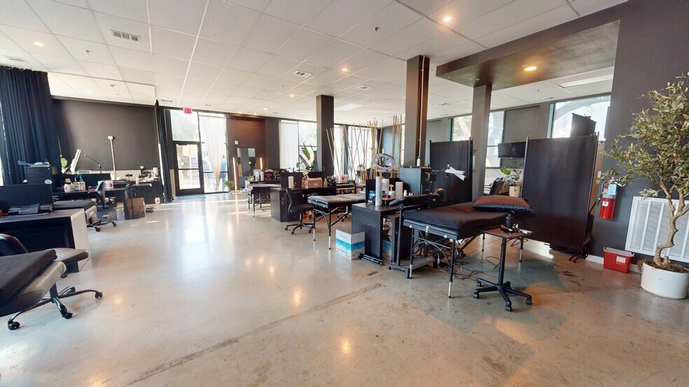 More Photos Of 2500 Longview St, Austin Apartments For Lease