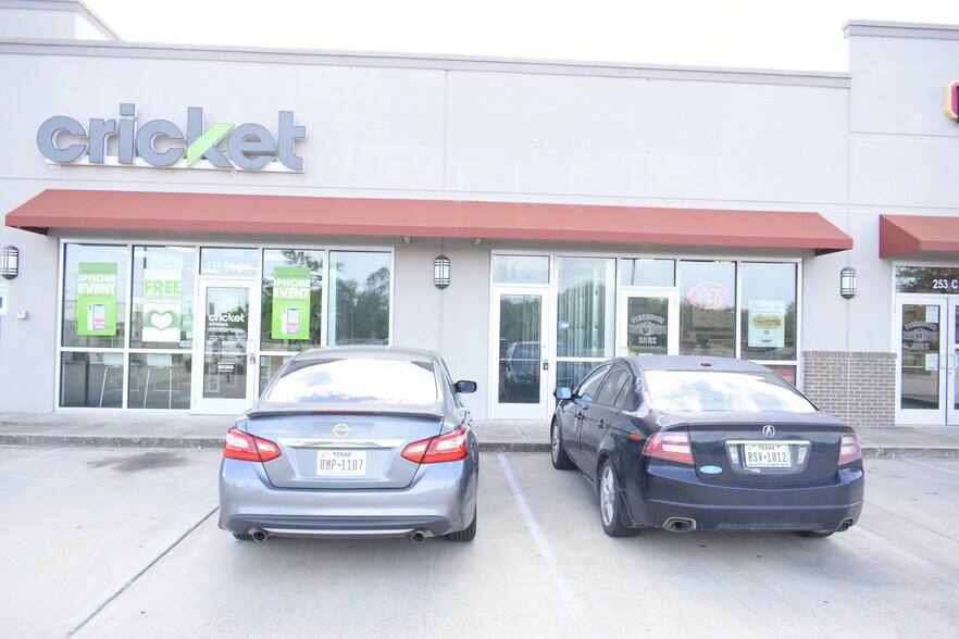 More Photos Of 253 N Bypass 35, Alvin Storefront For Lease