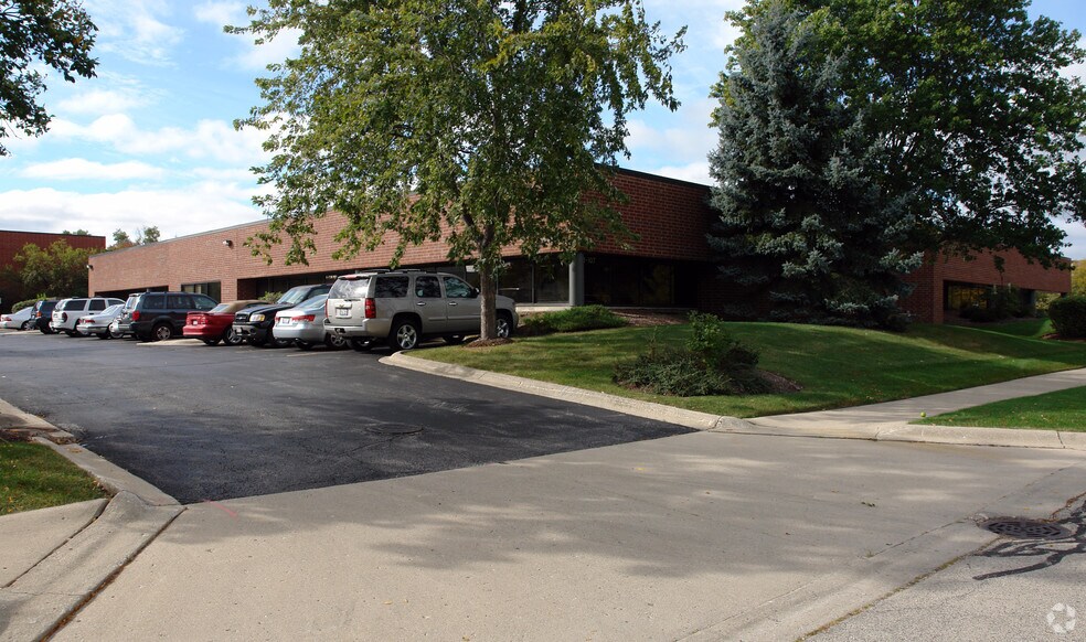 More Photos Of 1651 Wilkening Ct, Schaumburg Flex For Sale