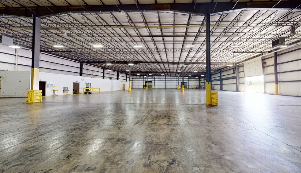 More Photos Of 31 Hunter Pl, Bellefontaine Warehouse For Lease