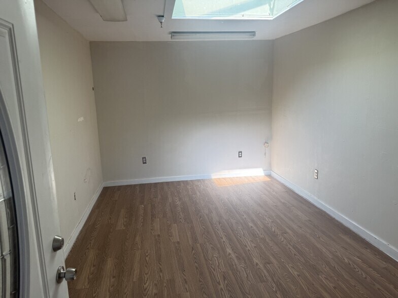 More Photos Of 1715 Freedom Blvd, Freedom Freestanding For Sale