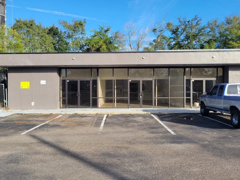 More Photos Of 2013-2023 Jammes Rd, Jacksonville Storefront For Lease