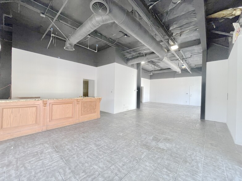 More Photos Of 1001 S Maple Ave, Los Angeles Storefront For Lease