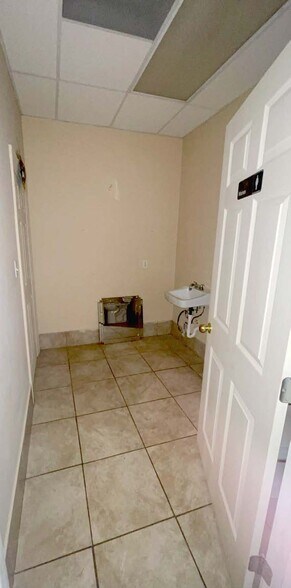 More Photos Of 18855-18859 W Little York Rd, Katy Unknown For Lease