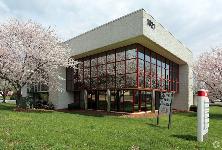 More Photos Of 1540 Westbrook Plaza Dr, Winston-Salem Unknown For Lease