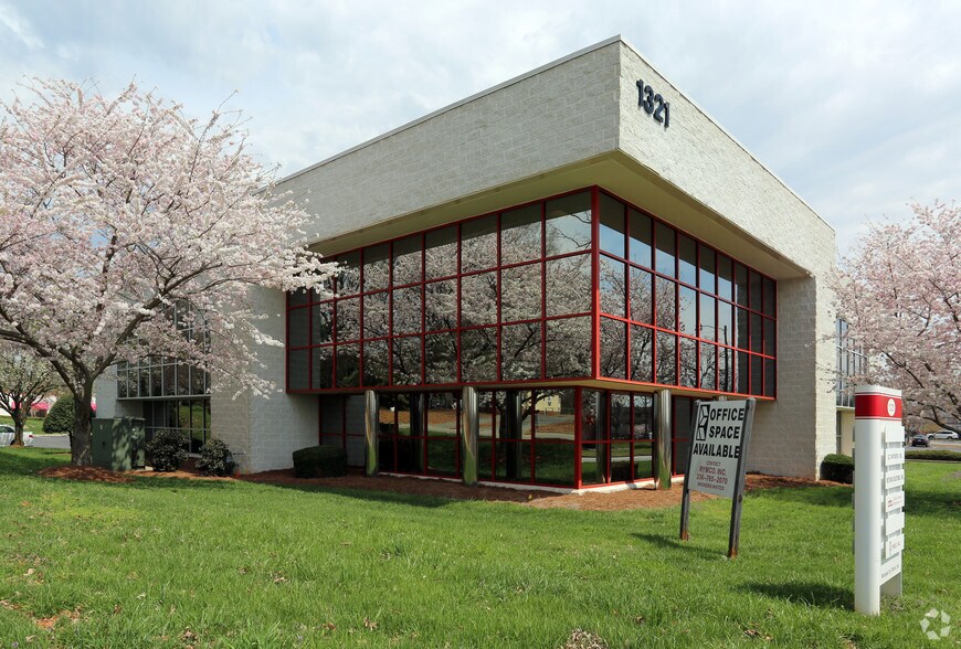 More Photos Of 1540 Westbrook Plaza Dr, Winston-Salem Unknown For Lease