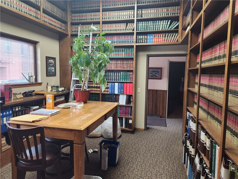 More Photos Of 104 Main St, Black River Falls Flex For Sale