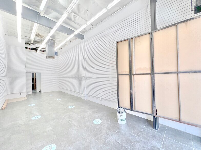 More Photos Of 301-329 E 12th St, Los Angeles Storefront For Lease