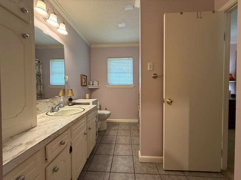 More Photos Of 608 S Pine St, Cabot Flex For Sale