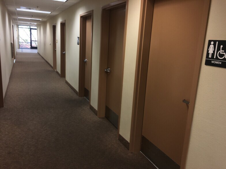 More Photos Of 710 Coronado Center Dr, Henderson Medical For Lease