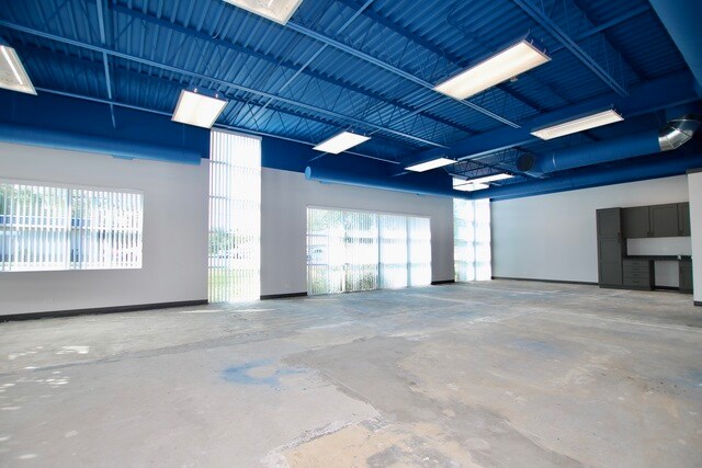 More Photos Of 661-671 E Calhoun St, Woodstock Office For Sale