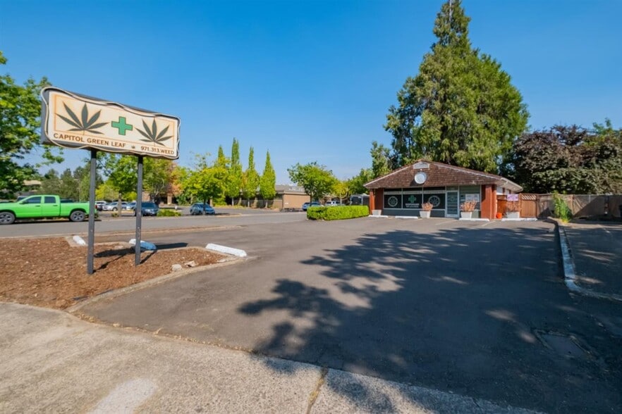 More Photos Of 1890 Capitol St NE, Salem Freestanding For Sale