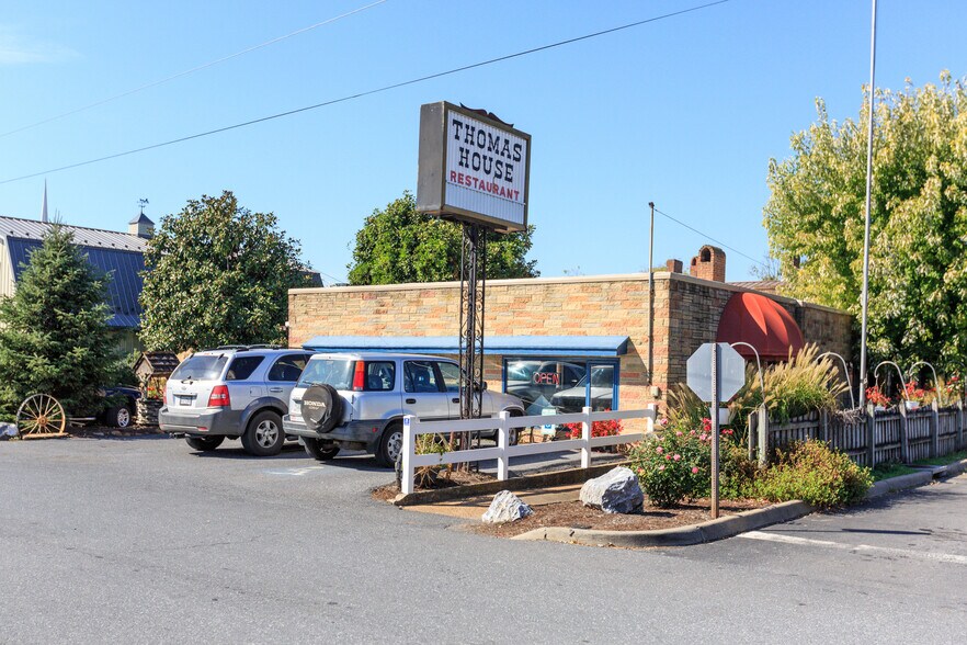 More Photos Of 222 Main St, Dayton Freestanding For Sale