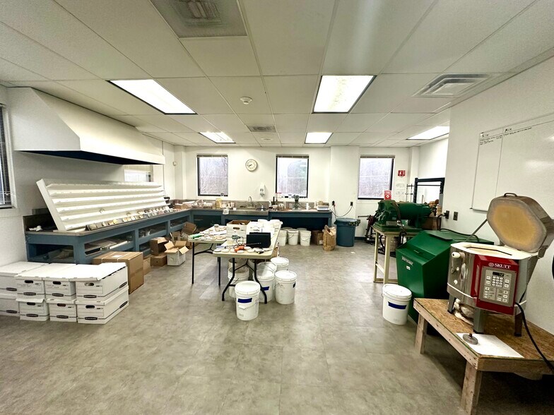 More Photos Of 24 E Brookfield Rd, North Brookfield Manufacturing For Sale