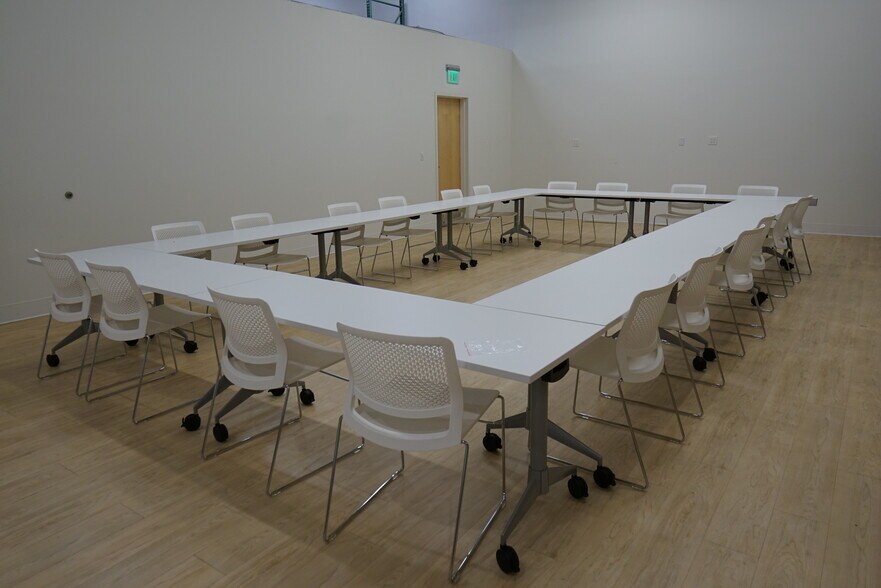 More Photos Of 1432 E Newport Center Dr, Deerfield Beach Warehouse For Sale