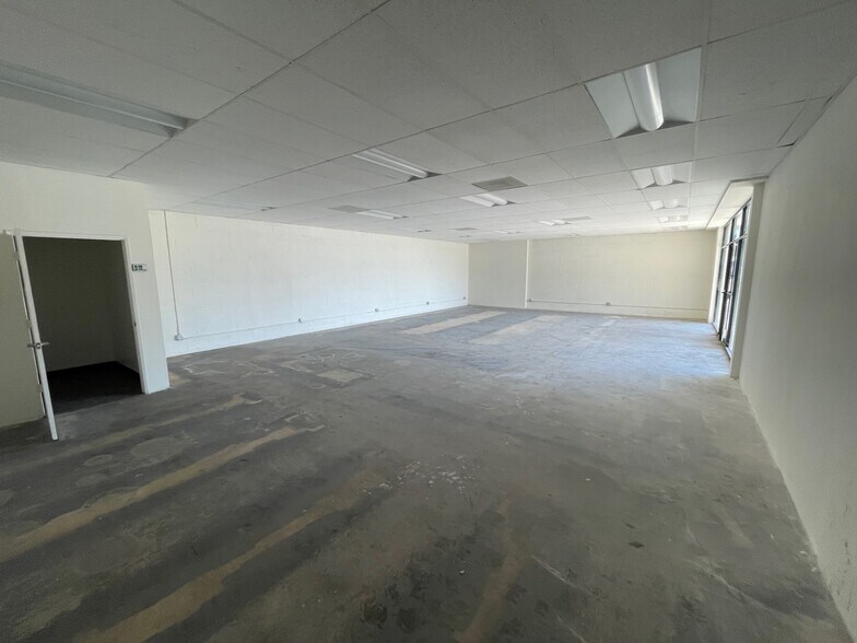 More Photos Of 8141 Sunland Blvd, Sun Valley General Retail For Lease