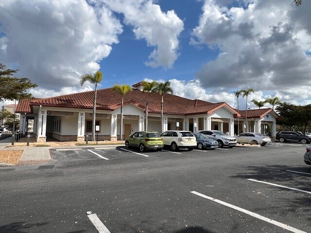 More Photos Of 3414 Forum Blvd, Fort Myers Bank For Lease