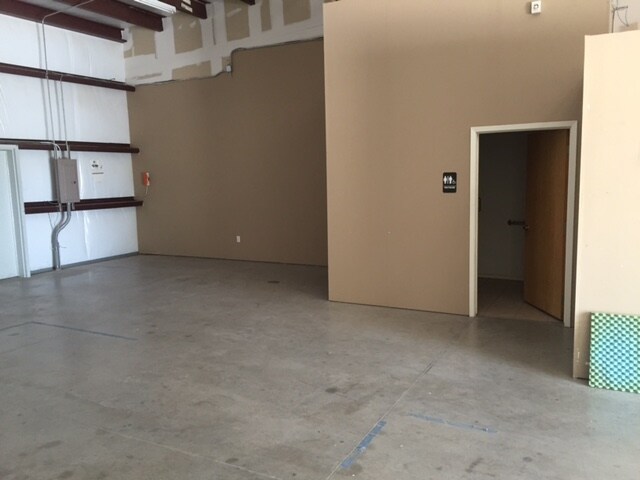 More Photos Of 451 W Nolana Loop, Pharr Warehouse For Lease