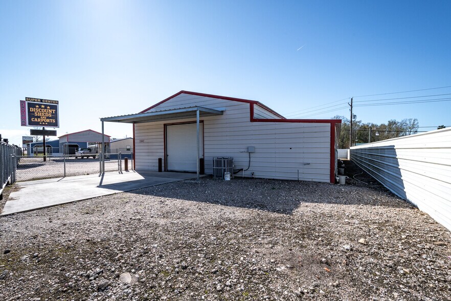 More Photos Of 21040 Loop 494, New Caney Warehouse For Lease
