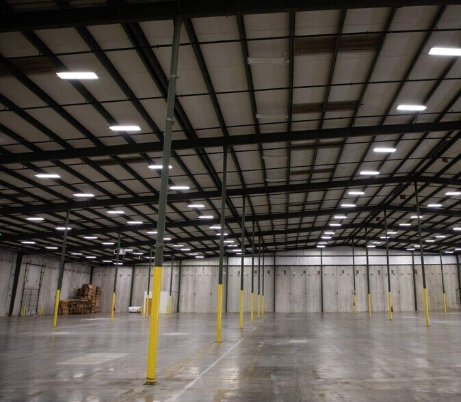 More Photos Of 5801 N Rhett Ave, Hanahan Warehouse For Lease