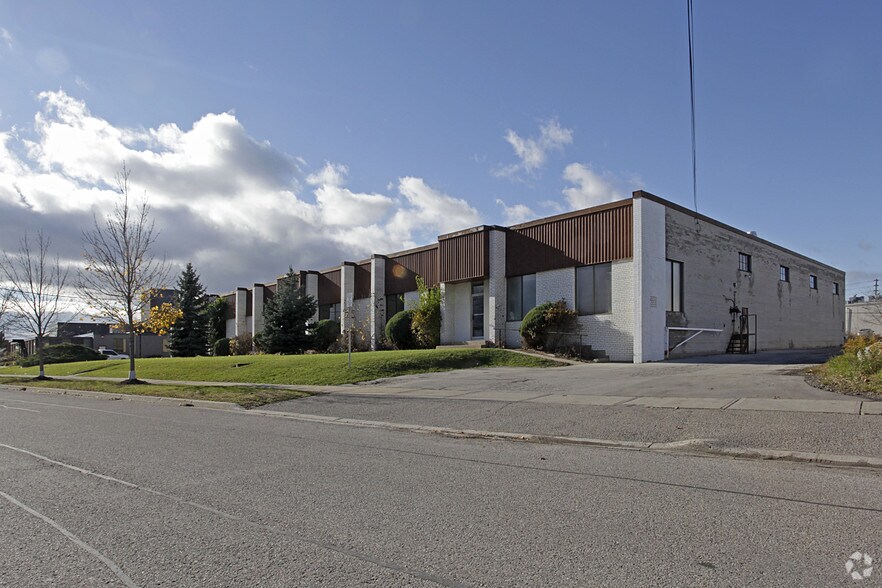 More Photos Of 1025 Rangeview Rd, Mississauga Warehouse For Lease