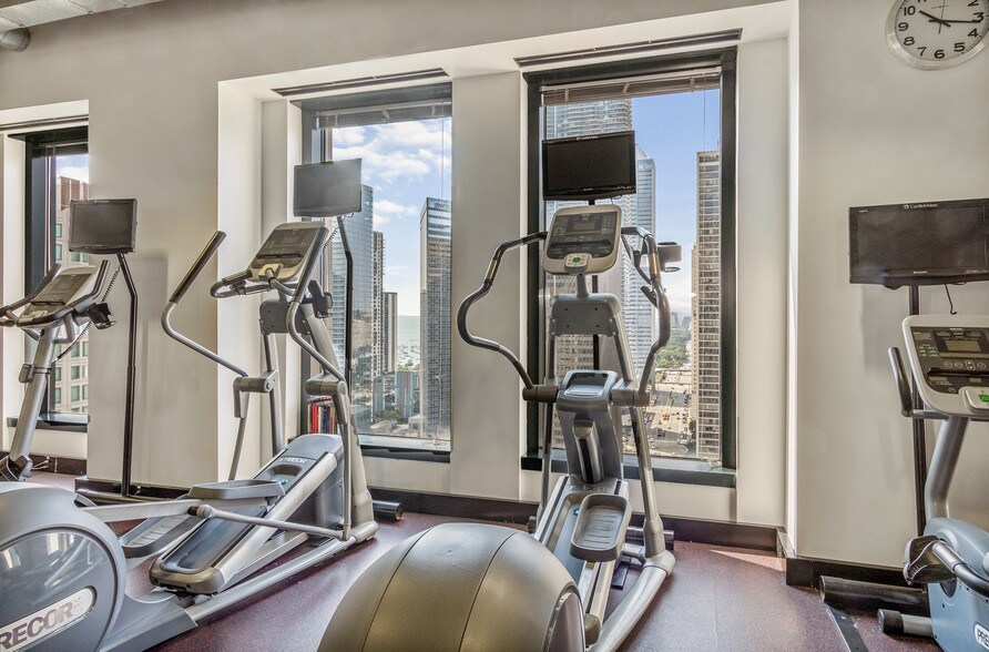 More Photos Of 455 N Cityfront Plaza Dr, Chicago Office For Lease