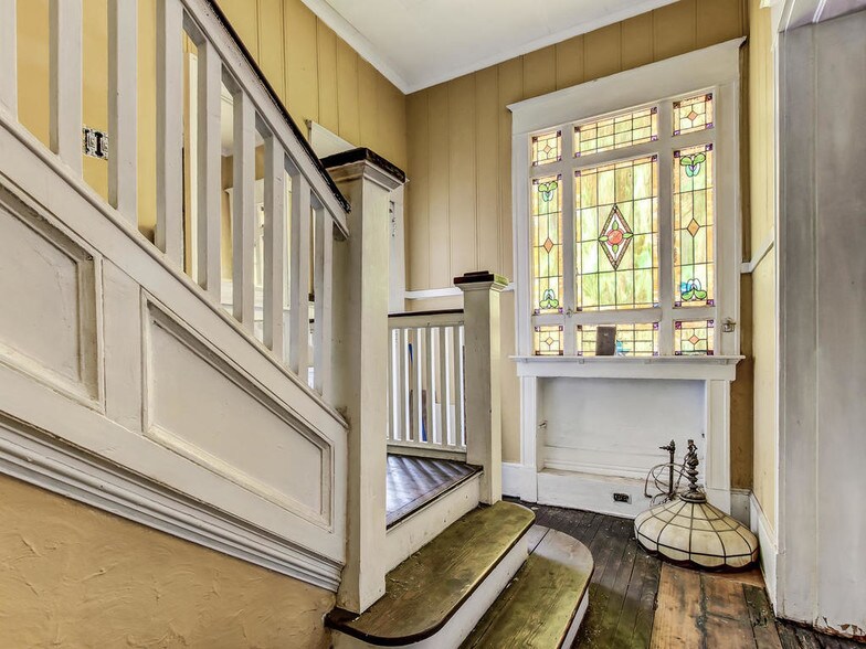 More Photos Of 525 Beaver St, Jacksonville Cemetery Mausoleum For Lease