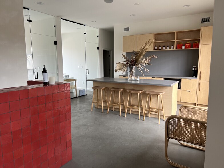More Photos Of 7451-7465 Beverly Blvd, Los Angeles Loft Creative Space For Lease
