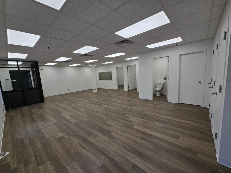 More Photos Of 40 Commerce Dr, Hauppauge Warehouse For Lease