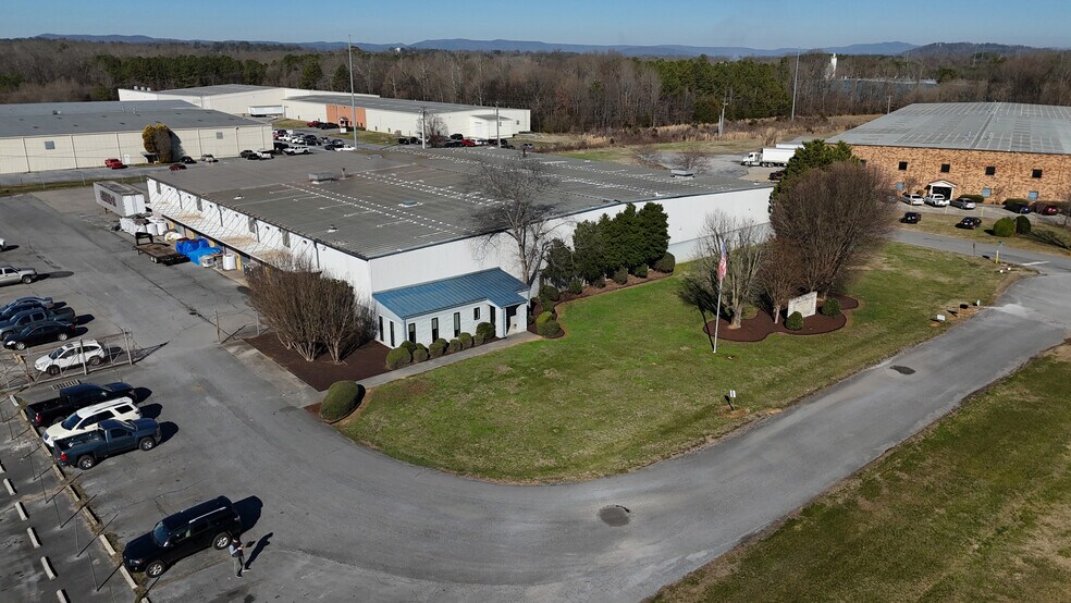 More Photos Of 100 Rus Dr, Calhoun Warehouse For Lease