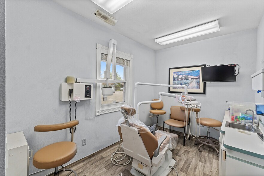 More Photos Of 235 W Noble Ave, Visalia Medical For Sale
