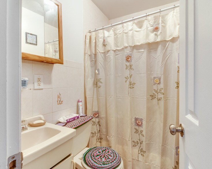 More Photos Of 89-06-89-08 S Conduit Ave, Howard Beach Apartments For Sale