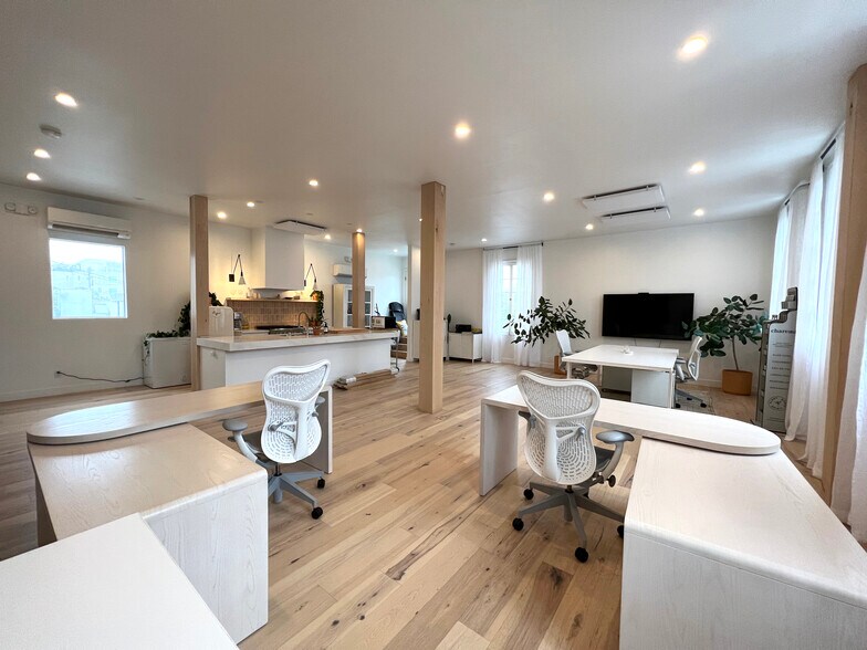 More Photos Of 5630 Melrose Ave, Los Angeles Storefront Retail Office For Lease