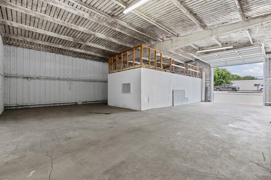 More Photos Of 4715 Turner Warnell Rd, Arlington Warehouse For Sale