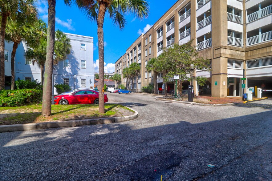 More Photos Of 182-184 E Bay St, Charleston Storefront Retail Office For Lease