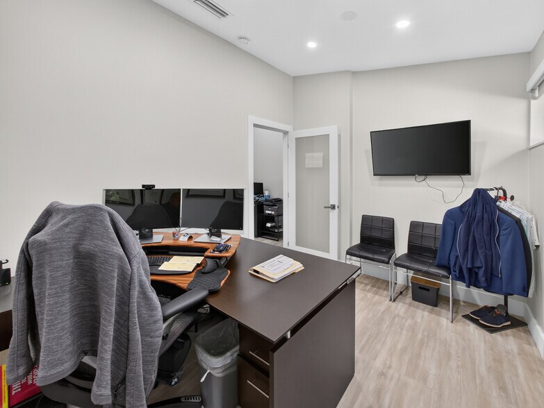 More Photos Of 10717 Sw 104th St, Miami Office For Sale