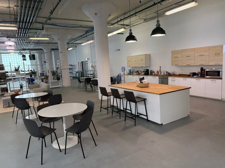 More Photos Of 401 E 4th St, Bridgeport Unknown For Lease