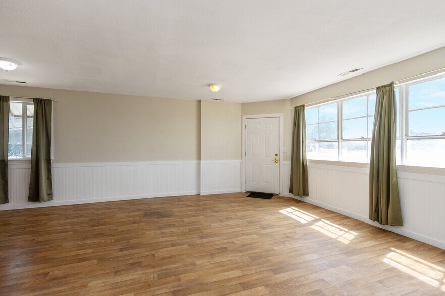 More Photos Of 76 Sawyer Lp, Hardin Flex For Sale