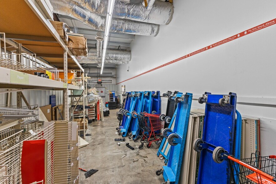 More Photos Of 1945 Kings Rd, Jacksonville Freestanding For Lease