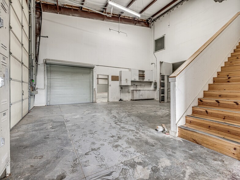 More Photos Of 6355 Boucher Dr, Edmond Showroom For Lease