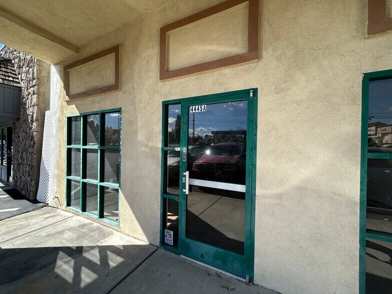 More Photos Of 4445-4447 Auburn Blvd, Sacramento Storefront For Lease