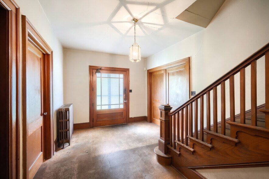 More Photos Of 41 W Main St, Fawn Grove Flex For Sale