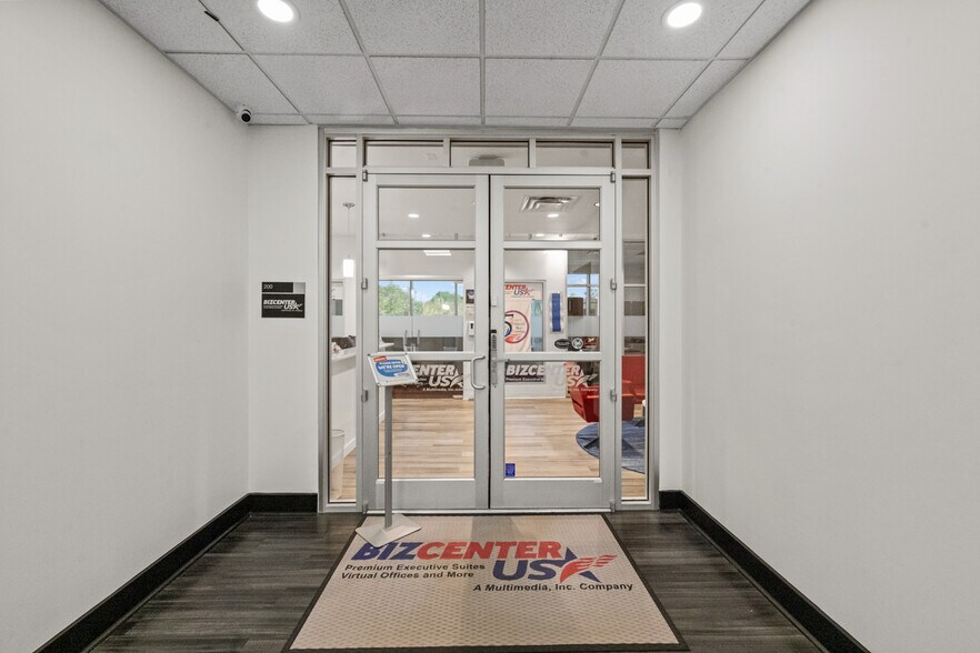 More Photos Of 6000 Metrowest Blvd, Orlando Coworking Space