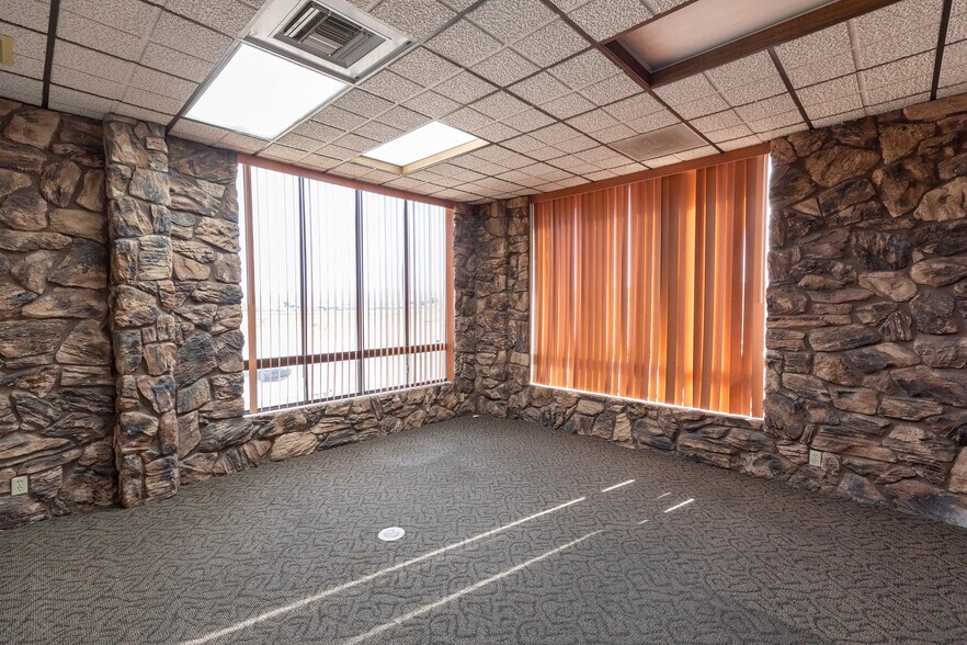 More Photos Of 1249 E Ridgecrest Blvd, Ridgecrest Office For Sale