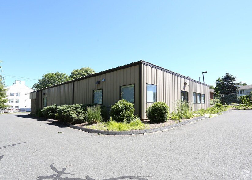 More Photos Of 394 W Center St, Manchester Medical For Lease