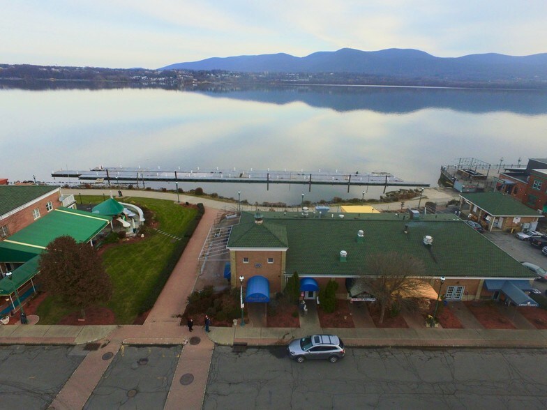 More Photos Of 40 Front St, Newburgh Restaurant For Lease