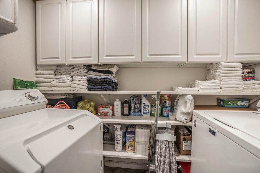 More Photos Of 22151 Clarendon St, Woodland Hills Medical For Sale