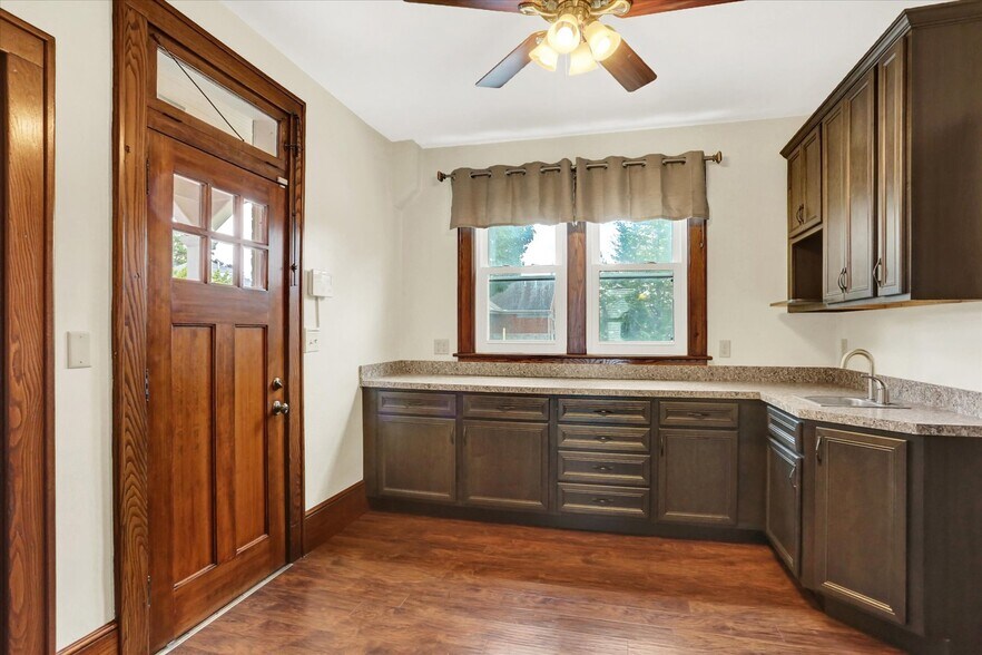 More Photos Of 27 S 34th St, Camp Hill Office For Lease
