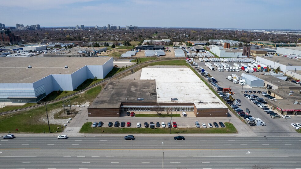More Photos Of 1810 Steeles Ave E, Brampton Warehouse For Lease